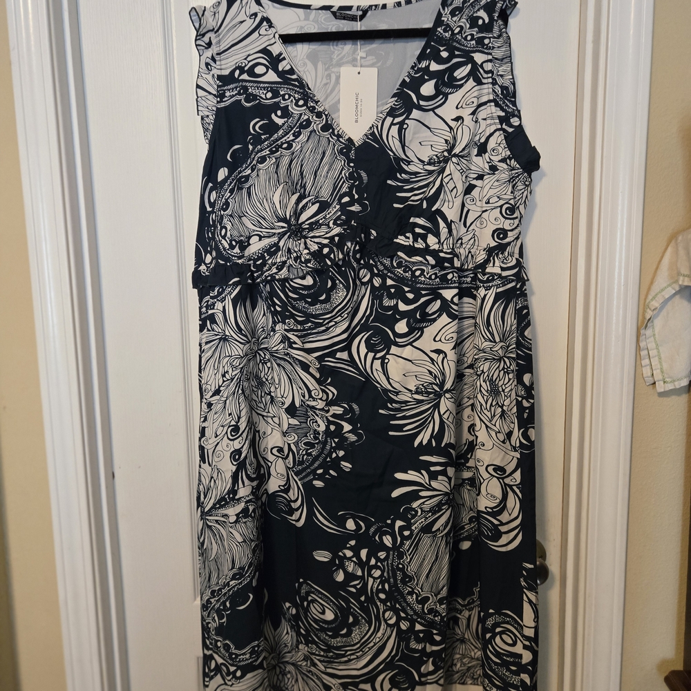 BloomChic Black and White Floral Midi Dress
